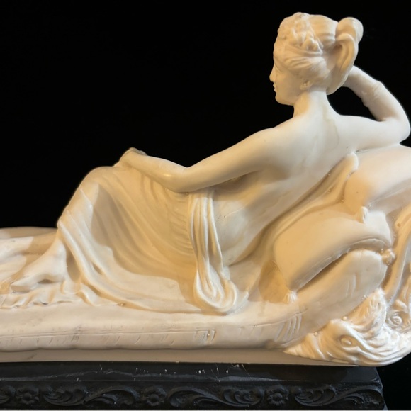 Alabaster Paolina Bonaparte Figurine in Repose - Picture 6 of 9